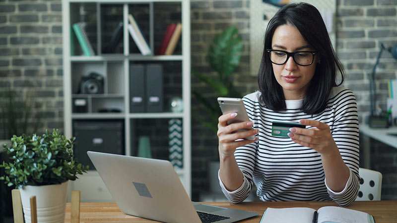 woman with credit card