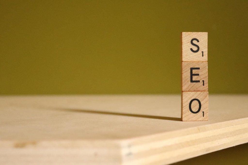 Three blocks stacked on top of each other. Together they spell "SEO"video marketing