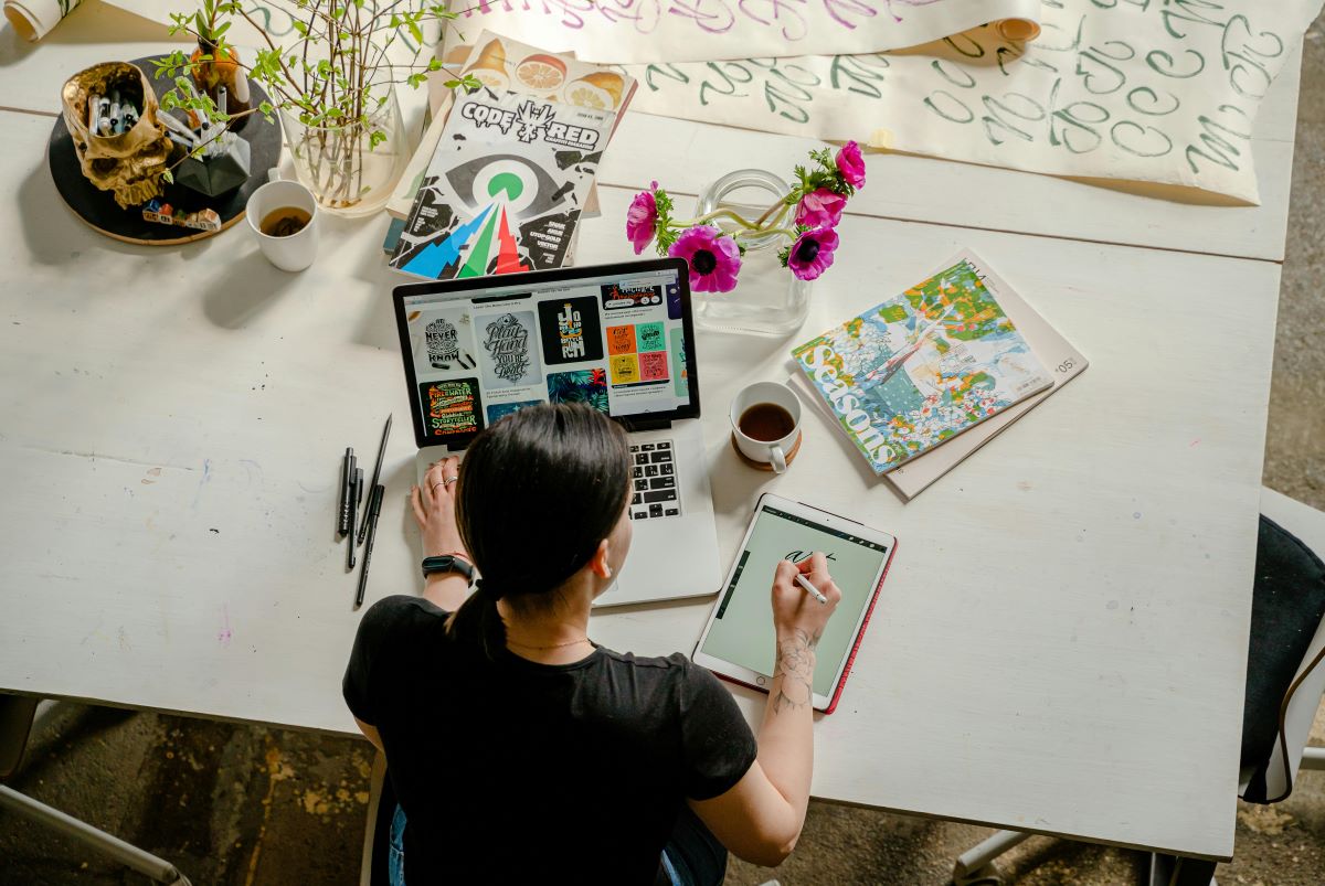 How to Choose the Right Graphic Design Service Company in 2025