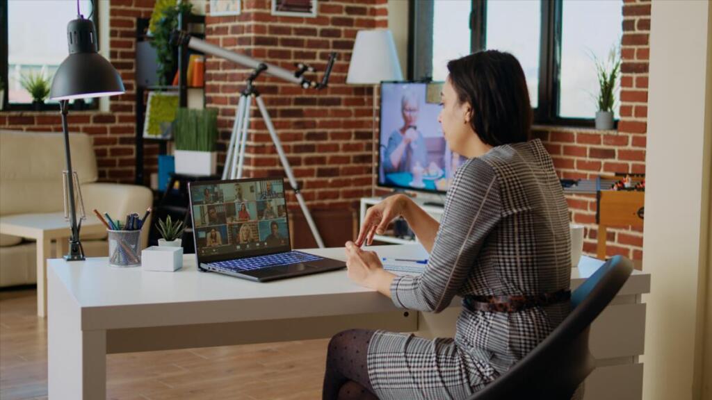 Why Should You Hire Remote Graphic Designers